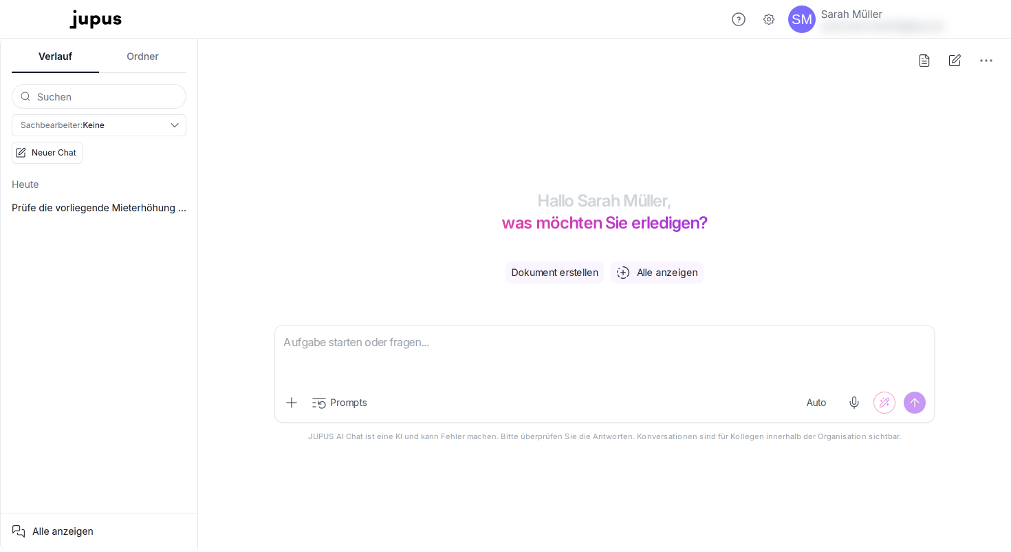 Öffnen Sie das Dreipunkte-Menü um zu den Chat-Einstellungen zu gelangen.
