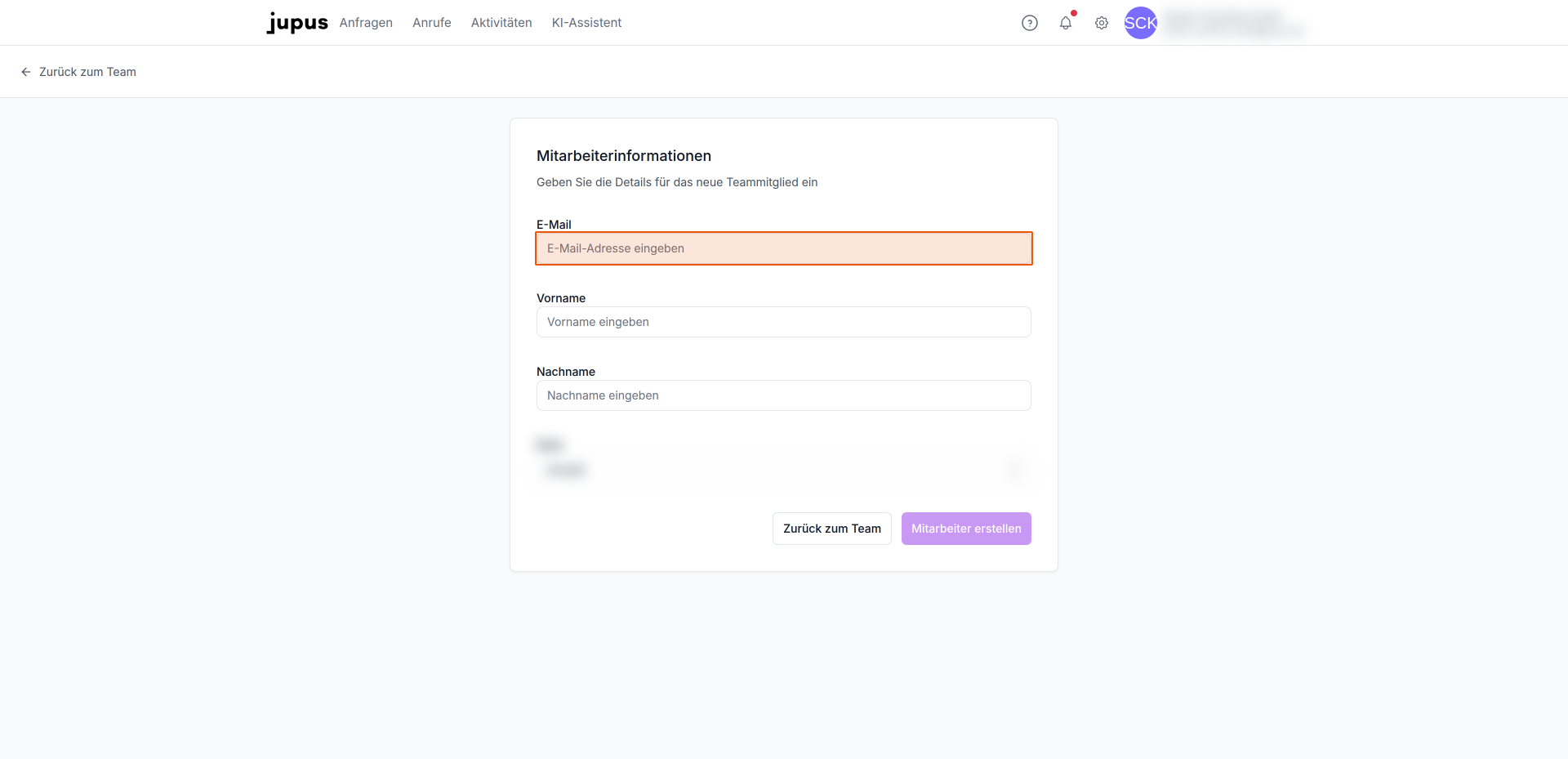 Geben Sie die E-Mail-Adresse des Mitarbeiters ein.